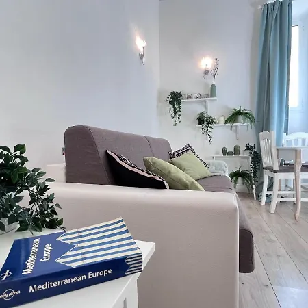 New In - Center Apartment Rom